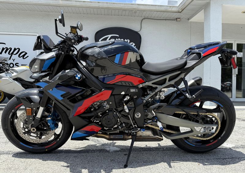 2025 BMW M 1000 R