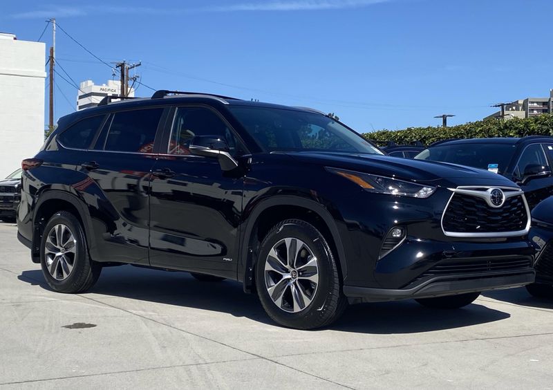New 2025 Toyota Highlander Image 2
