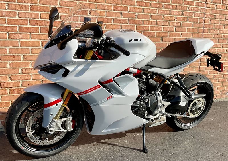 2024 Ducati SuperSport 950 S Stripe LiveryImage 6