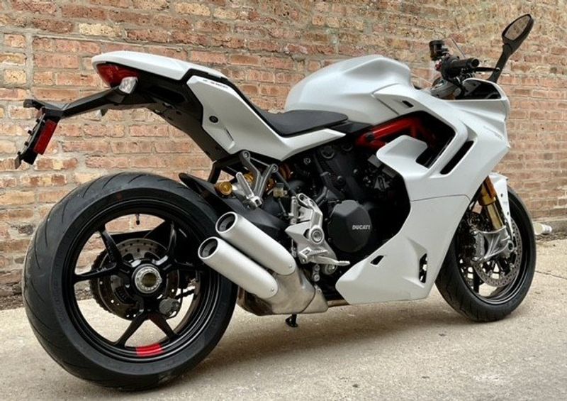 2023 Ducati SuperSport 950 SImage 2