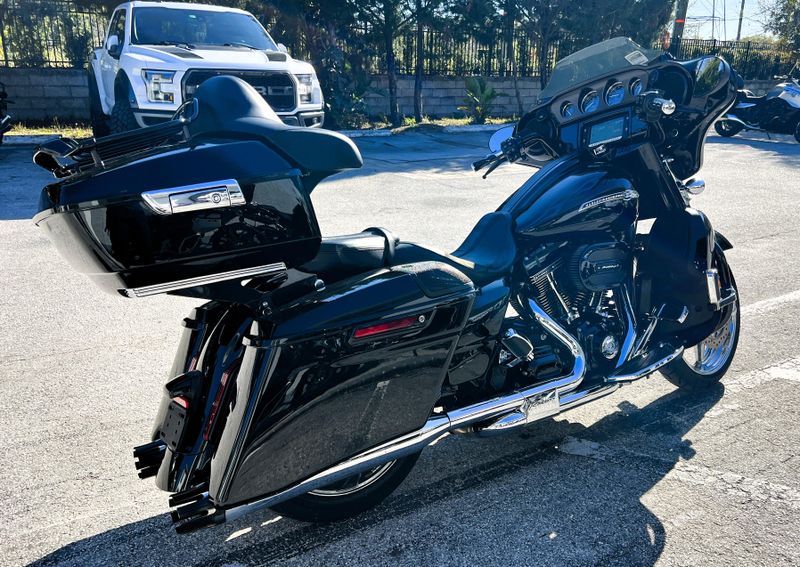 2015 Harley-Davidson Street Glide CVO 