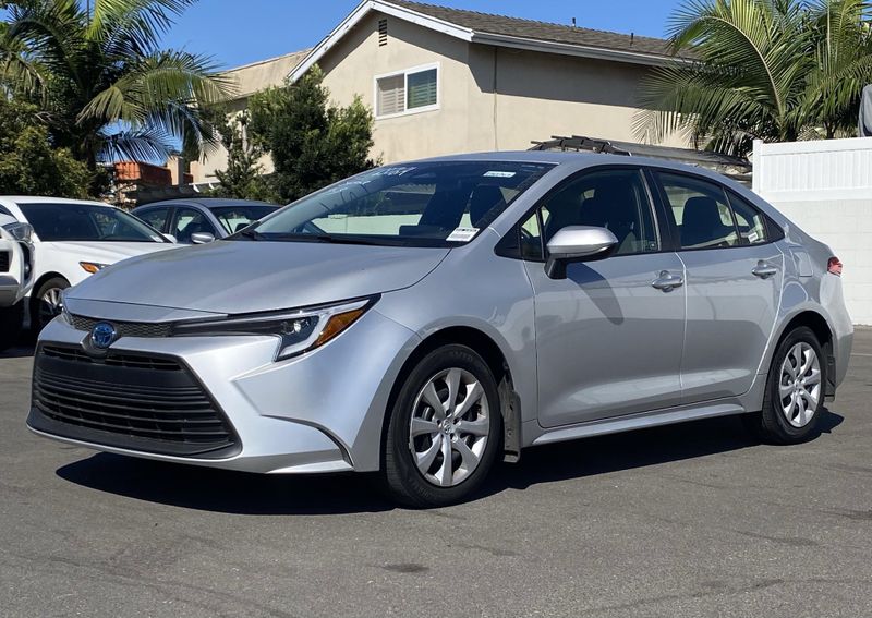 Used 2025 Toyota Corolla LEImage 3