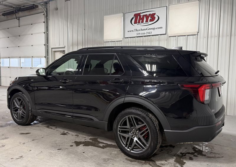 Used 2025 Ford Explorer ST-LineImage 17
