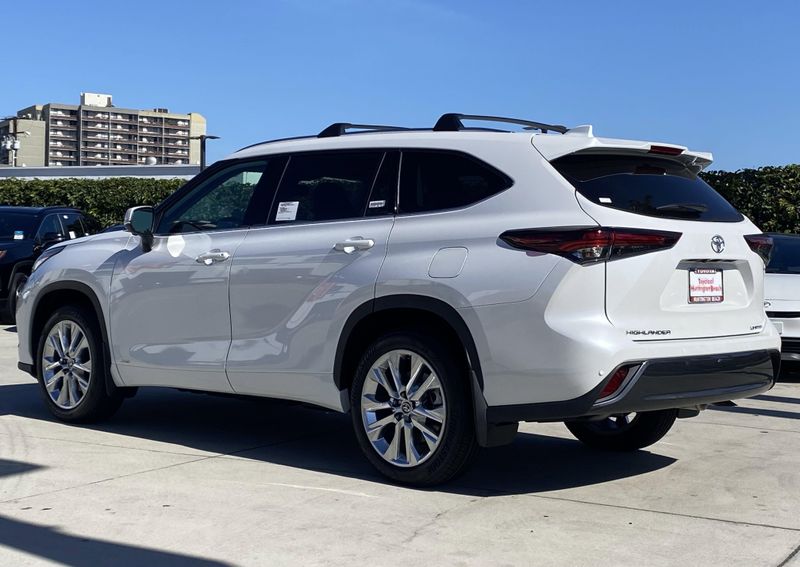 New 2025 Toyota Highlander Hybrid LimitedImage 5