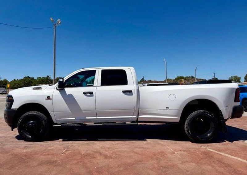 New 2027 RAM 3500 TradesmanImage 9