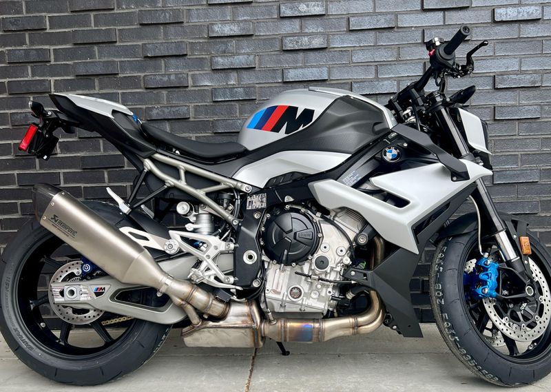 New 2026 BMW M1000R 