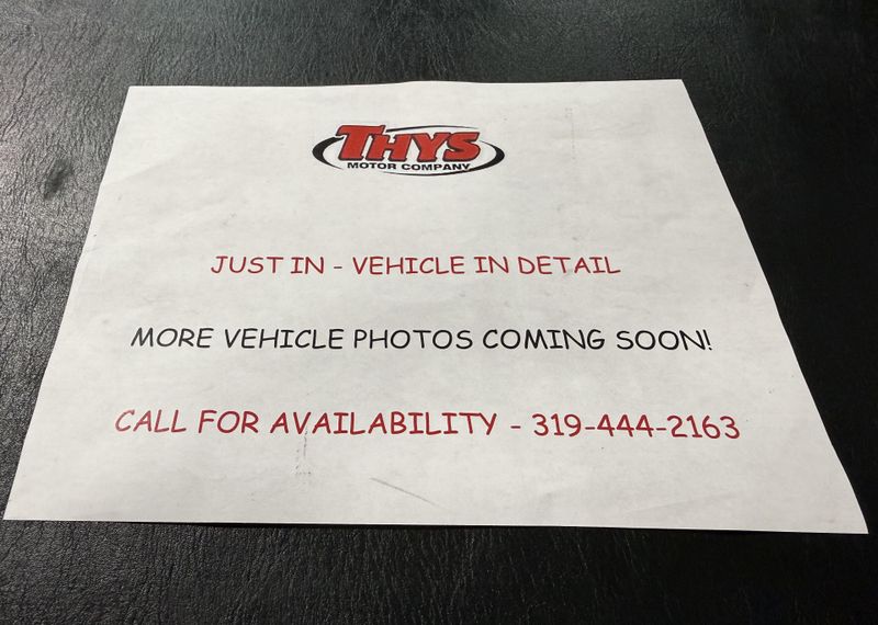 Used 2025 Jeep Grand Cherokee LaredoImage 2