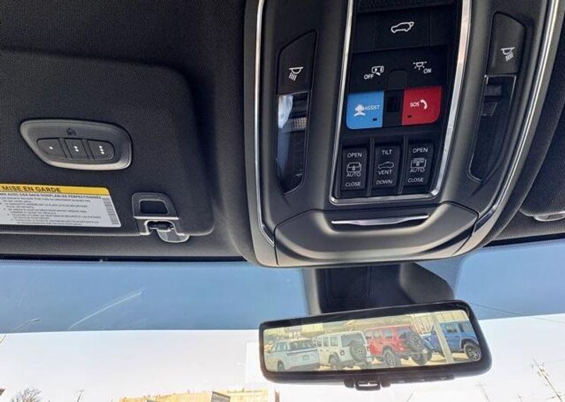 New 2025 Jeep Grand Cherokee L Limited 4x2Image 24