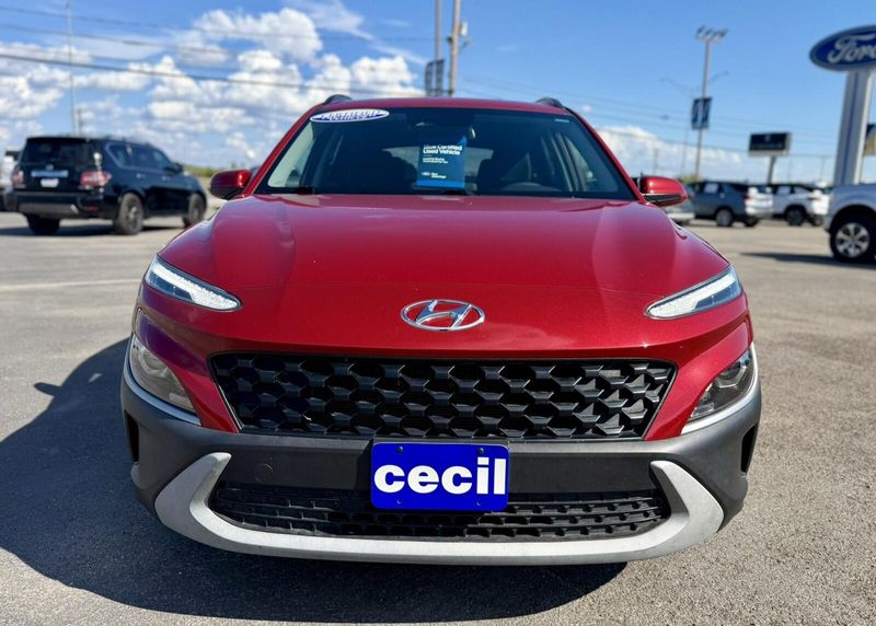 2022 Hyundai Kona SEL photo 2