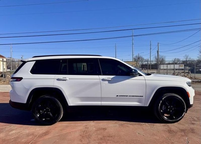 New 2025 Jeep Grand Cherokee L Limited 4x2Image 4