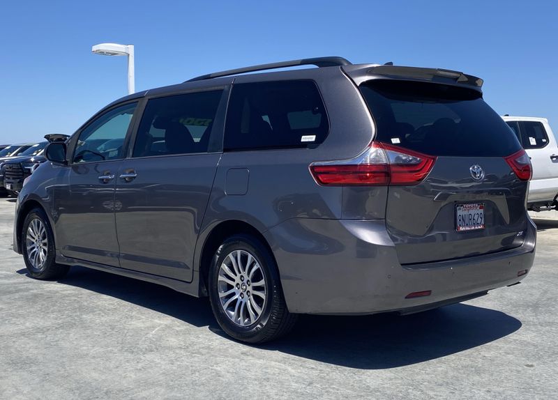 Used 2020 Toyota Sienna XLEImage 5