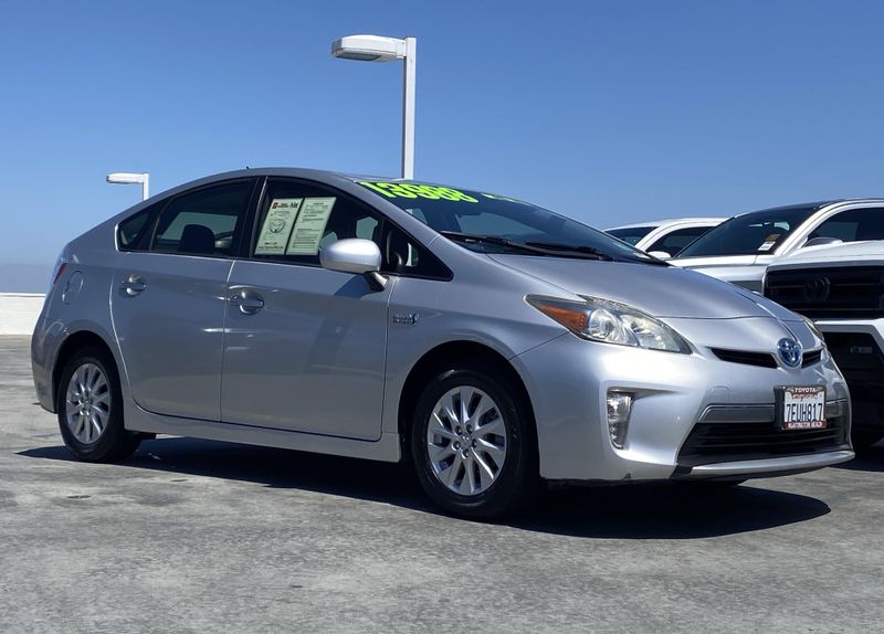 Used 2014 Toyota Prius Plug-In Image 2