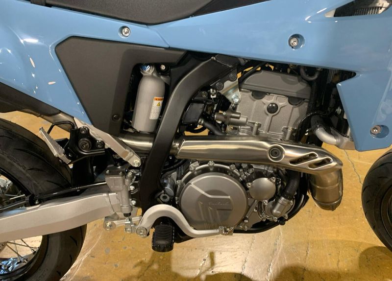 2025 Suzuki DR-Z4SM Image 4