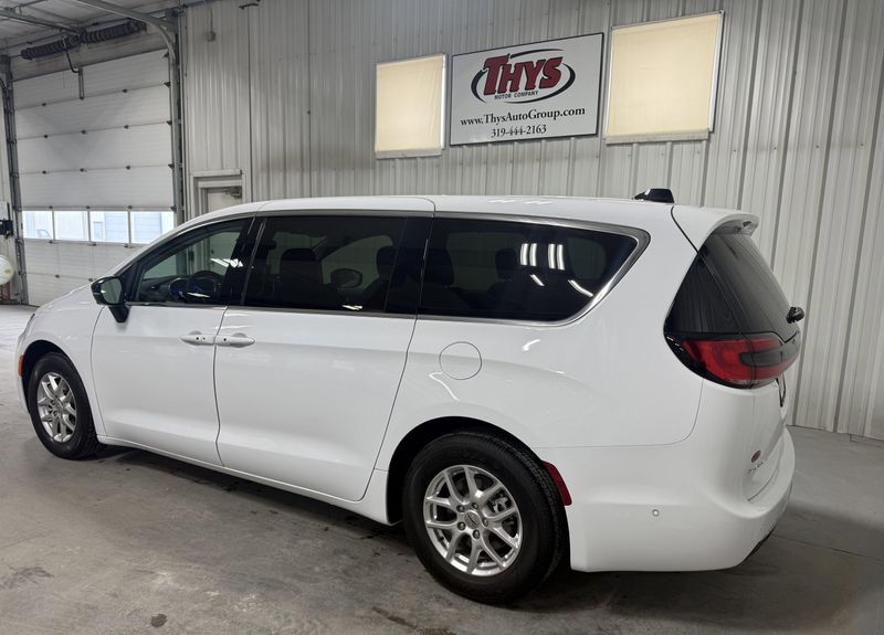 Used 2024 Chrysler Pacifica Touring LImage 13