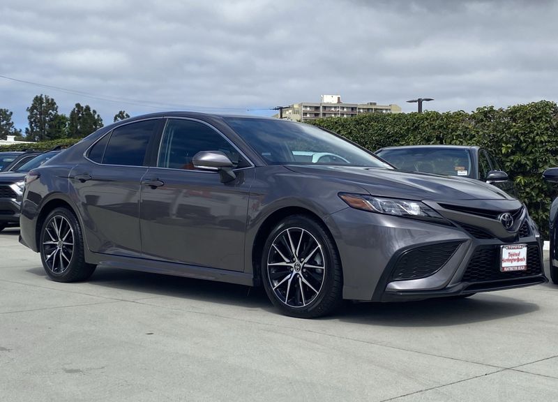 Used 2022 Toyota Camry SEImage 2
