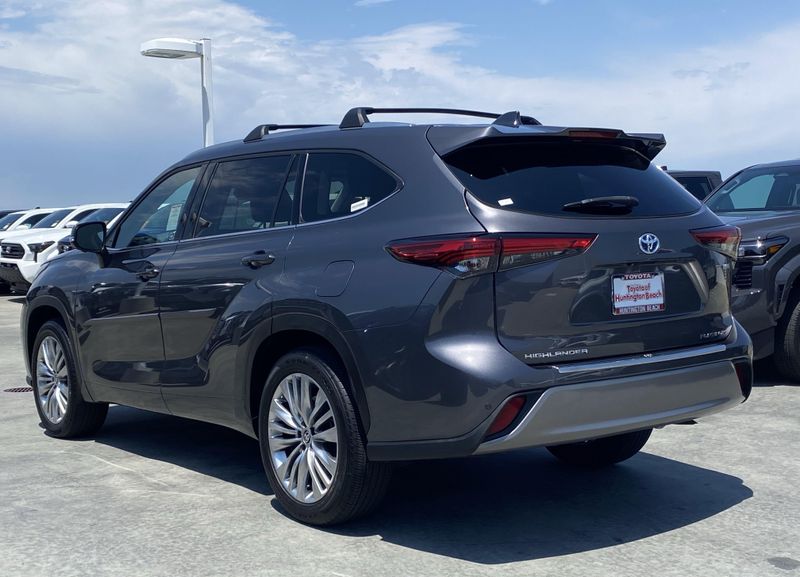 Used 2023 Toyota Highlander PlatinumImage 5