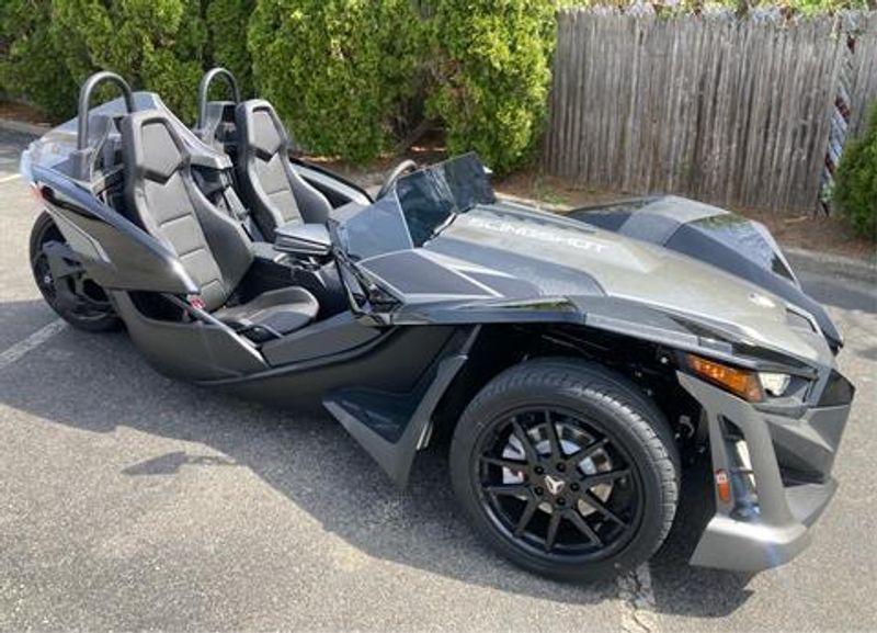 2025 Polaris SLINGSHOT SLR AUTODRIVE GRAPHITE GLOSS Image 1
