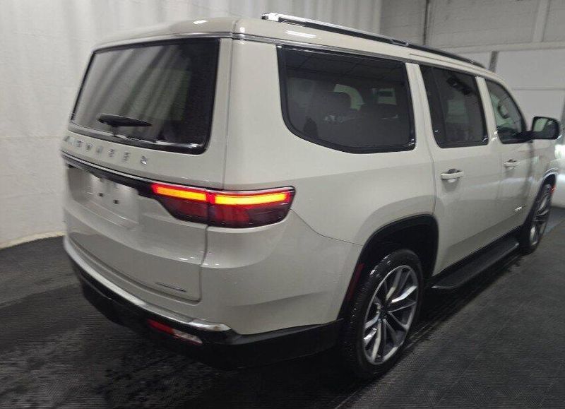 2022 Jeep Wagoneer Series II photo 2