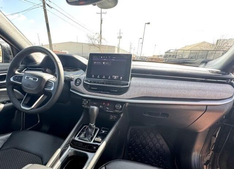 Used 2024 Jeep Compass LatitudeImage 13