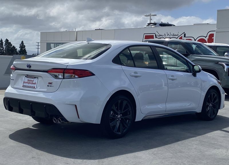 2025 Toyota Corolla SEImage 3