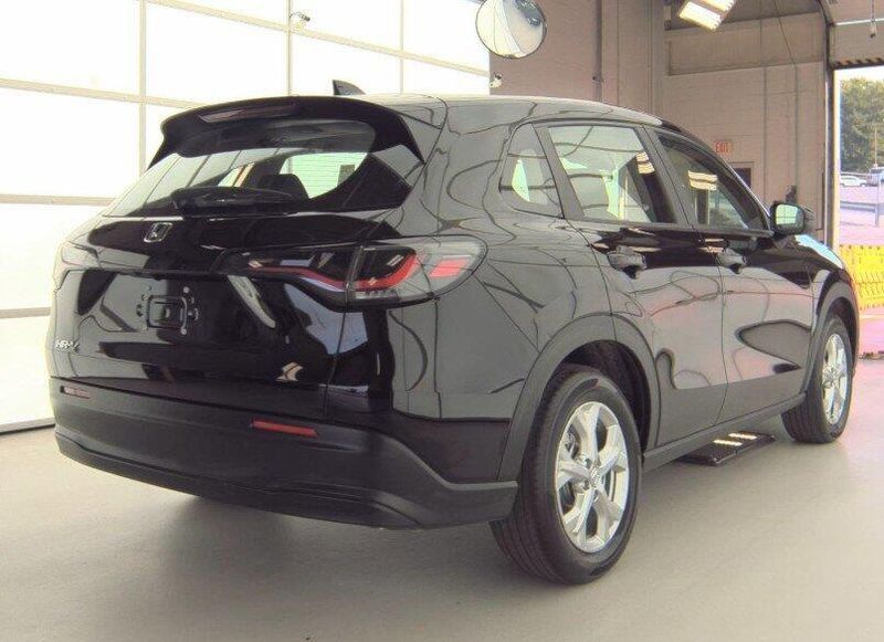2025 Honda HR-V LX 2WD photo 2
