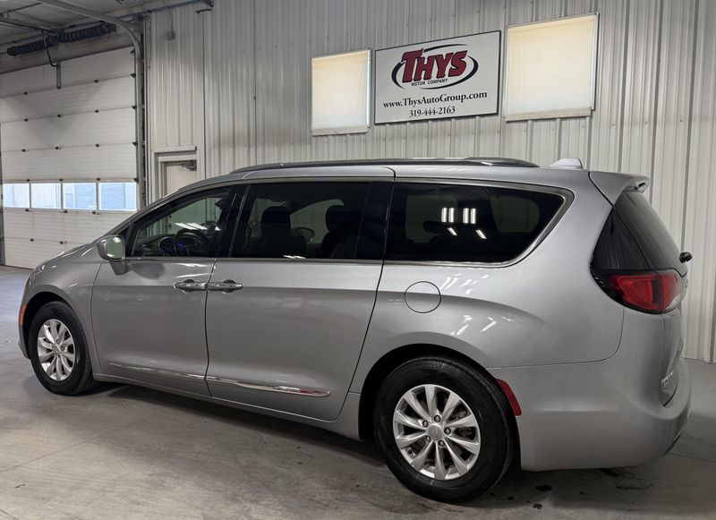 Used 2019 Chrysler Pacifica Touring LImage 14