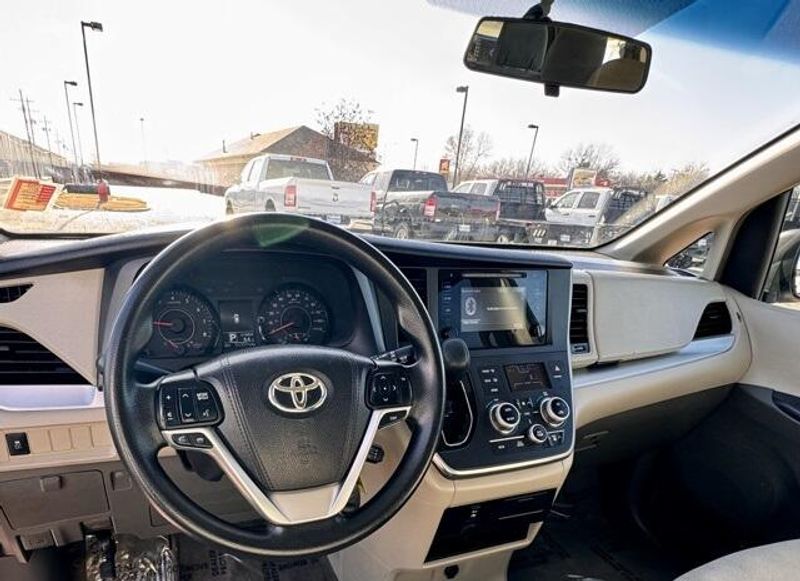 Used 2017 Toyota Sienna LImage 9