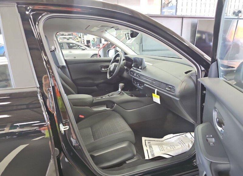 2025 Honda HR-V LX 2WD photo 4