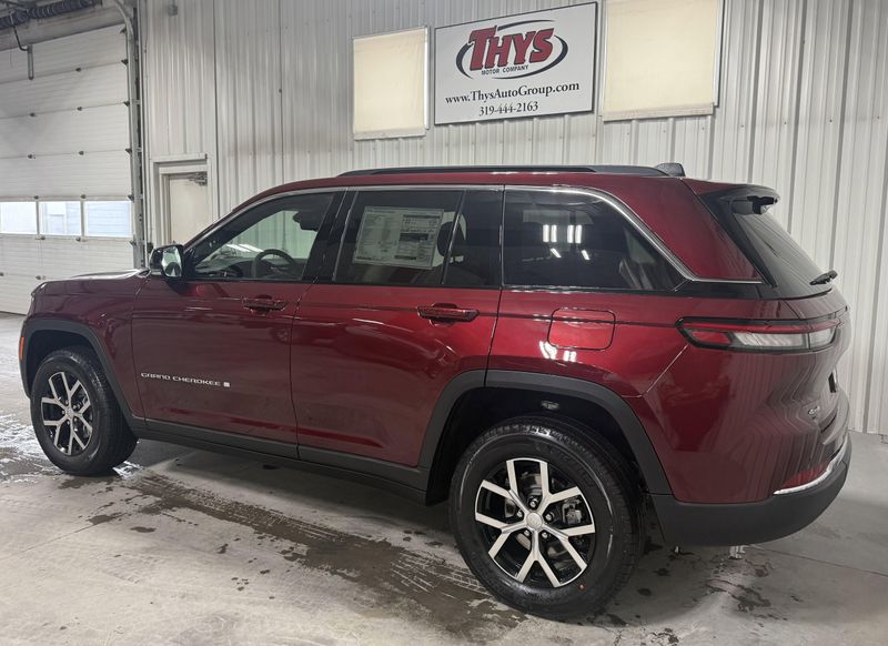 New 2025 Jeep Grand Cherokee Limited 4x4Image 17