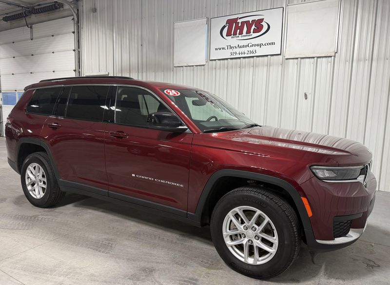 Used 2024 Jeep Grand Cherokee L LaredoImage 1