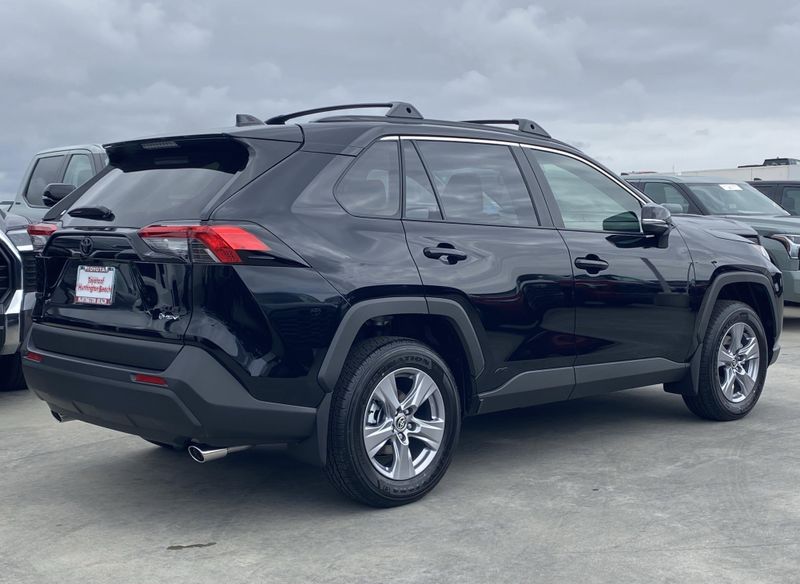New 2025 Toyota RAV4 Hybrid XLEImage 3