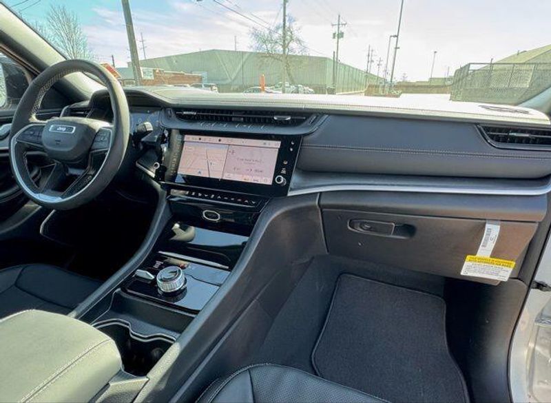 New 2026 Jeep Grand Cherokee L Limited Reserve 4x4Image 13