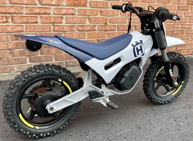 2024 Husqvarna EE 2Image 3