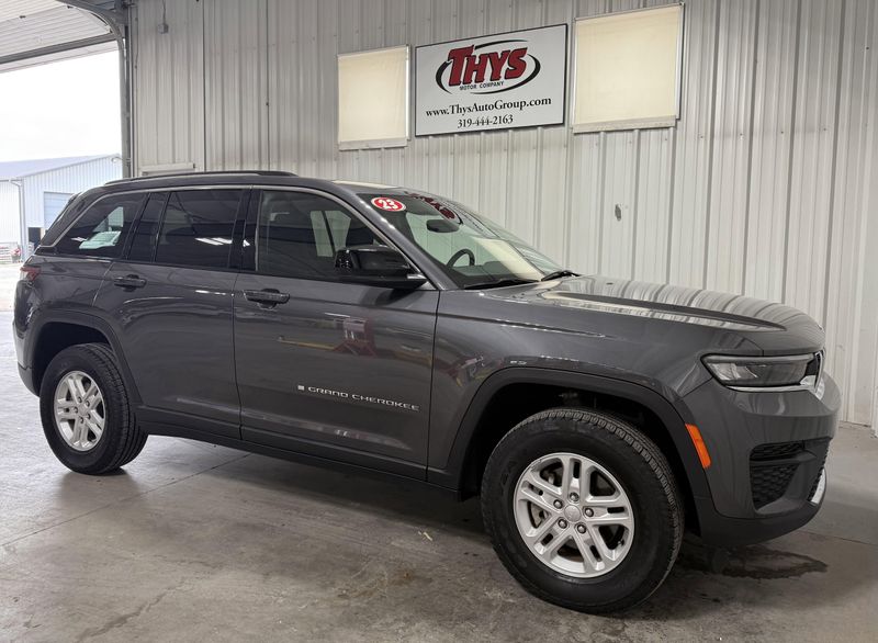 Used 2023 Jeep Grand Cherokee LaredoImage 1