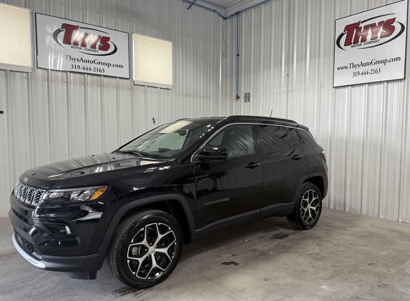 Used 2024 Jeep Compass LimitedImage 17