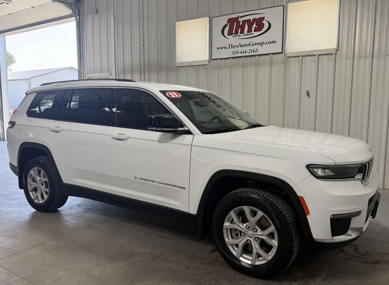 Used 2023 Jeep Grand Cherokee L LimitedImage 1