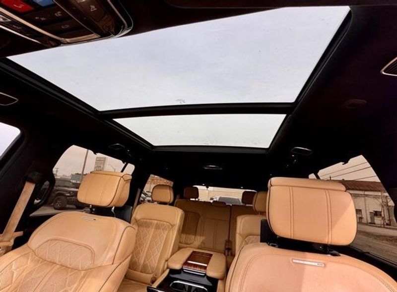 2022 Jeep Grand Wagoneer Series IIIImage 19