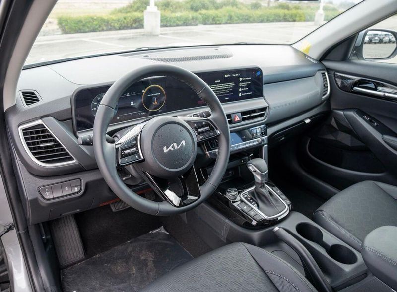 New 2026 Kia Seltos EXImage 9