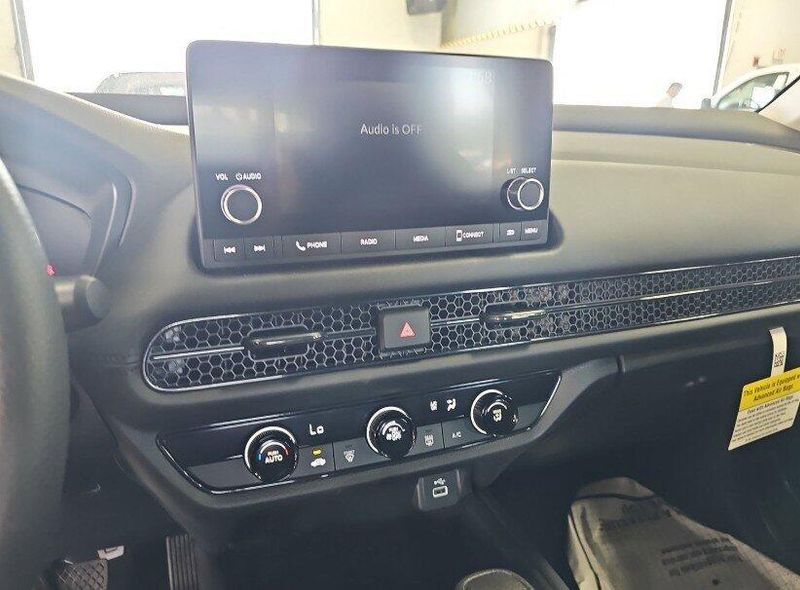 2025 Honda HR-V LX 2WD photo 3