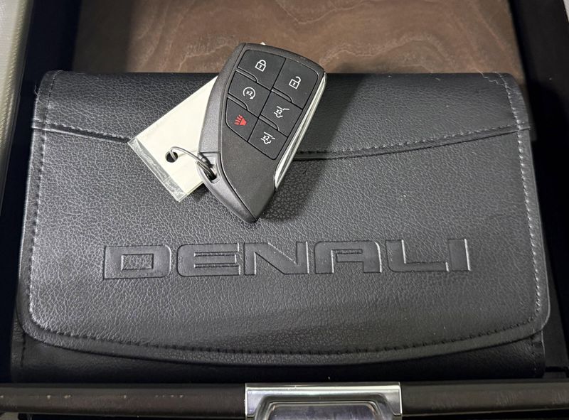 Used 2022 GMC Yukon DenaliImage 25