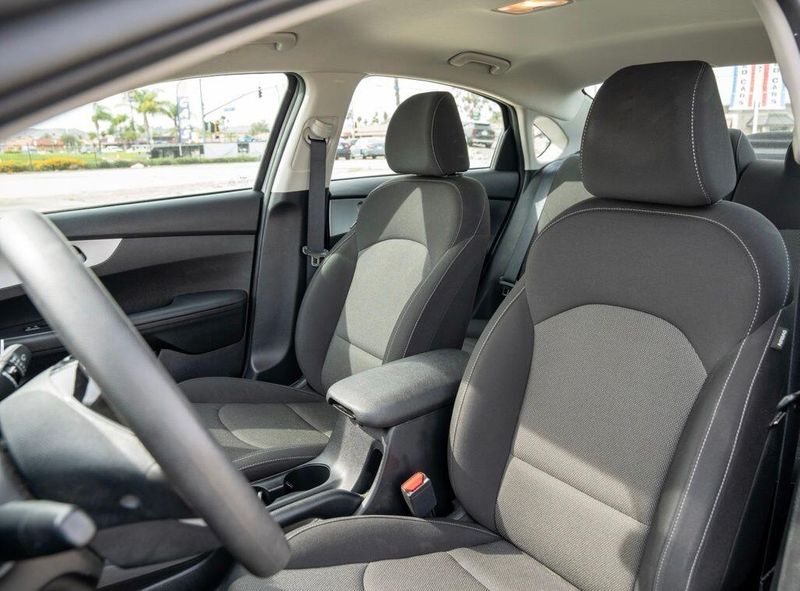 Used 2022 Kia Forte LXSImage 12