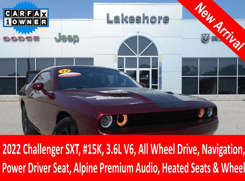2022 Dodge Challenger SXTImage 1
