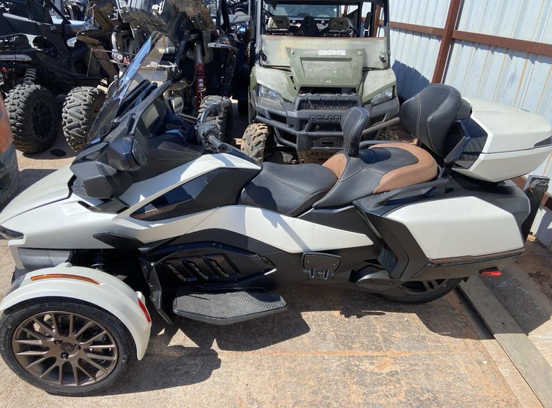 2024 Can-Am SPYDER RT SEA TO SKY VEGAS WHITE SATIN MOKAImage 4