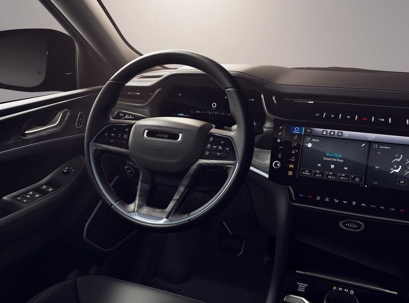 New 2026 Jeep Grand Cherokee Limited Reserve 4x4Image 9