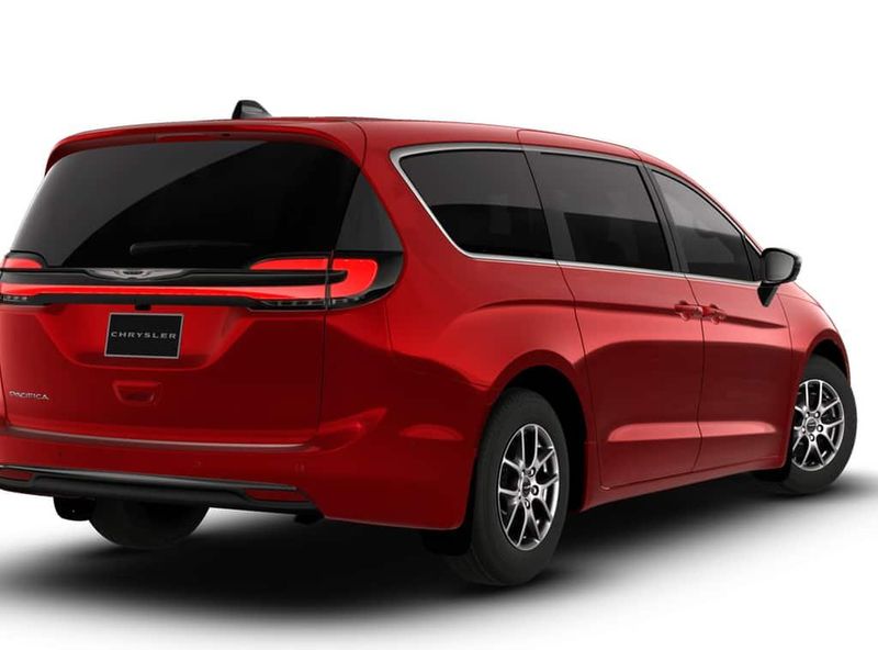 New 2026 Chrysler Pacifica SelectImage 2
