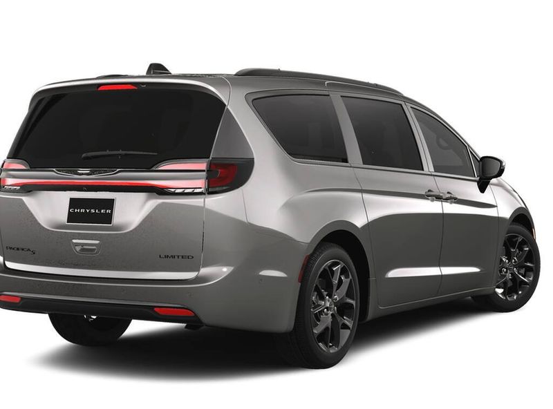 2025 Chrysler Pacifica LimitedImage 2