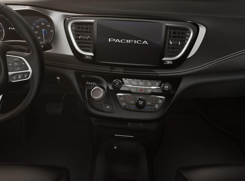 2026 Chrysler Pacifica photo 4