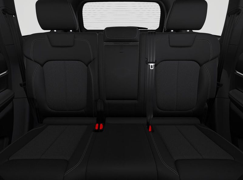 New 2027 Jeep Grand Cherokee Laredo 4x2Image 3