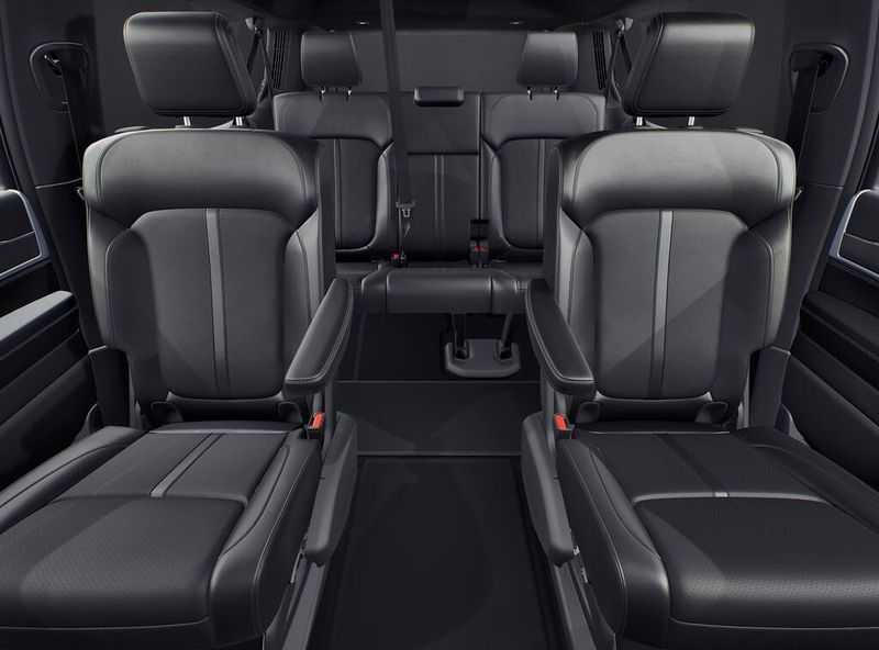 2027 Jeep Grand Wagoneer Long Wheelbase 4x4Image 3
