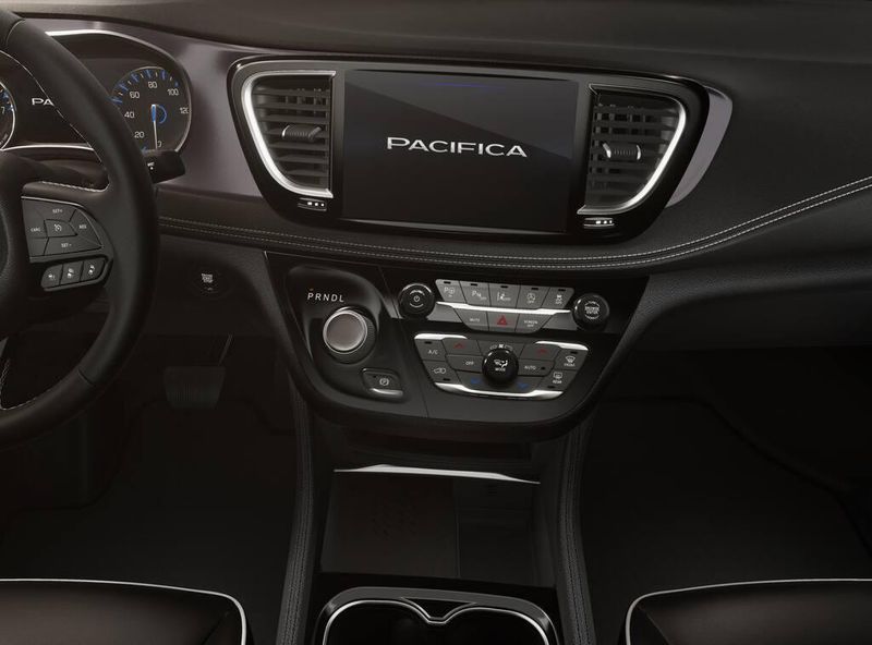 2026 Chrysler Pacifica Limited photo 3